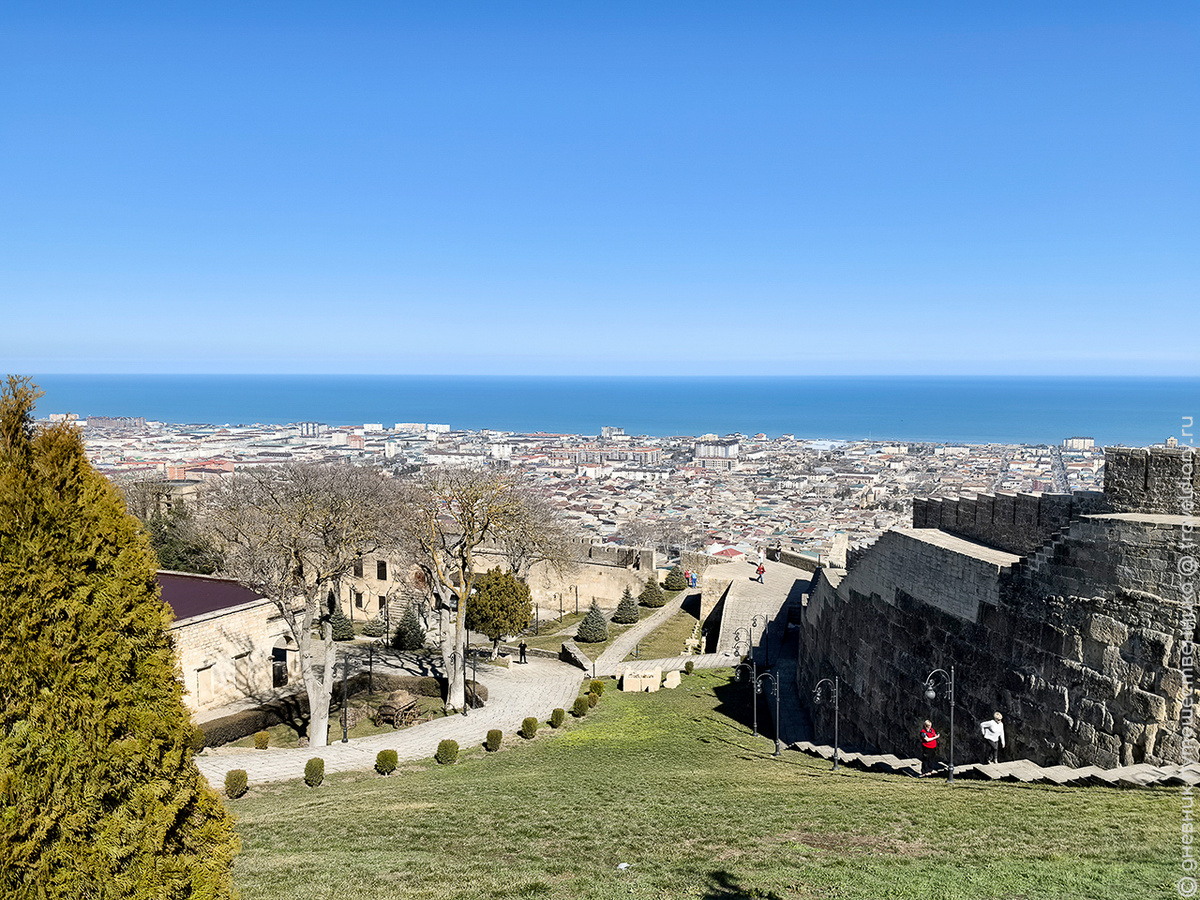 Вид с крепости Наран-Кала на Дербент