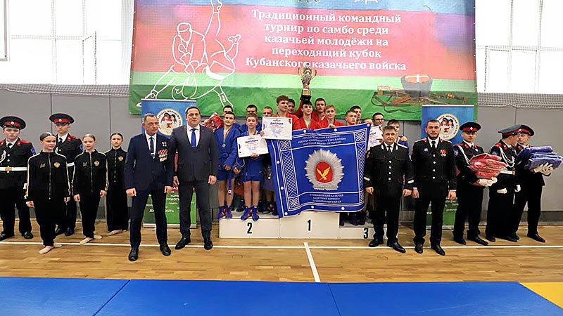    Команды победителей награждены ценными призами