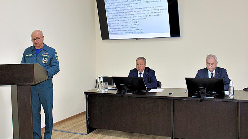    Особое внимание – противопожарным мероприятиям