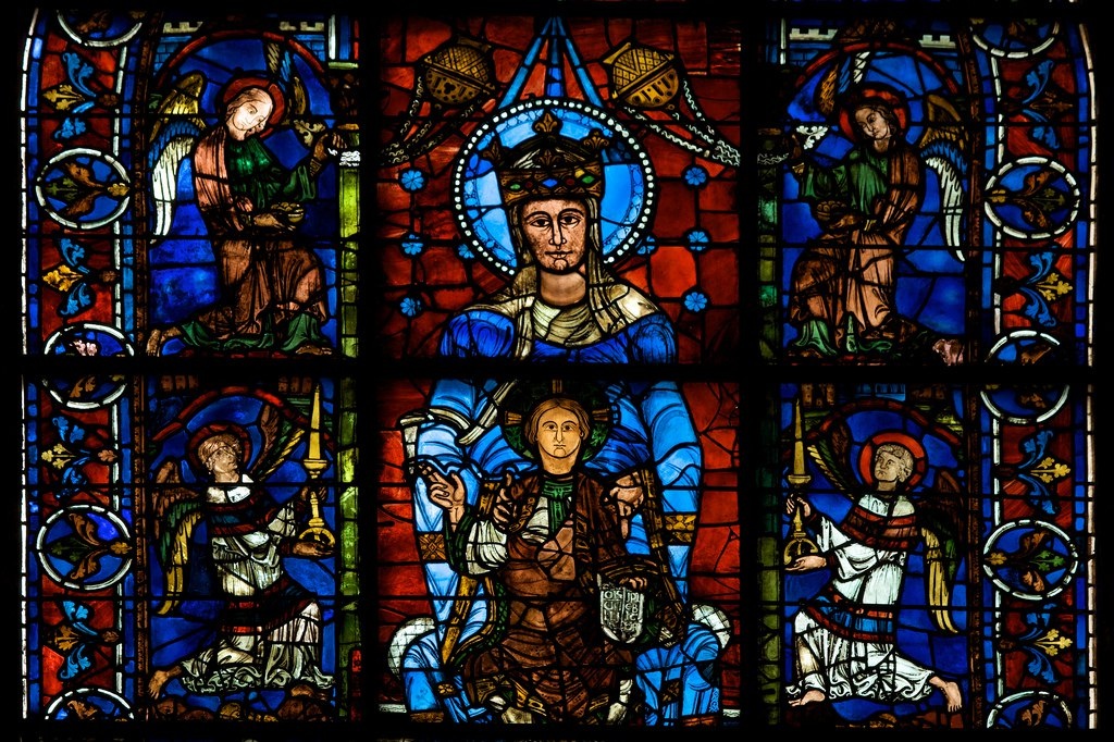 Витраж Шартрского собора «Богоматерь с младенцем»