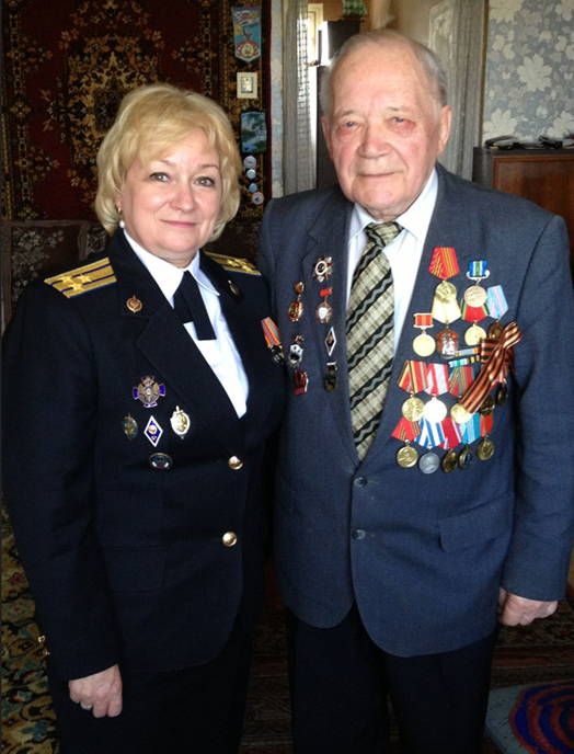 Евгения Валентиновна Скопинцева с Юрием Ивановичем Трегубовым, комсоргом, авиамехаником и однополчанином своего отца