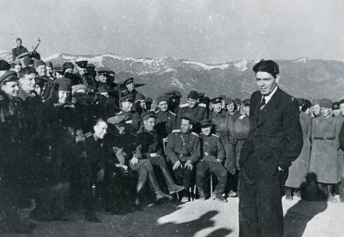 Аркадий Райкин на шефском концерте. Кавказ. 1943 г