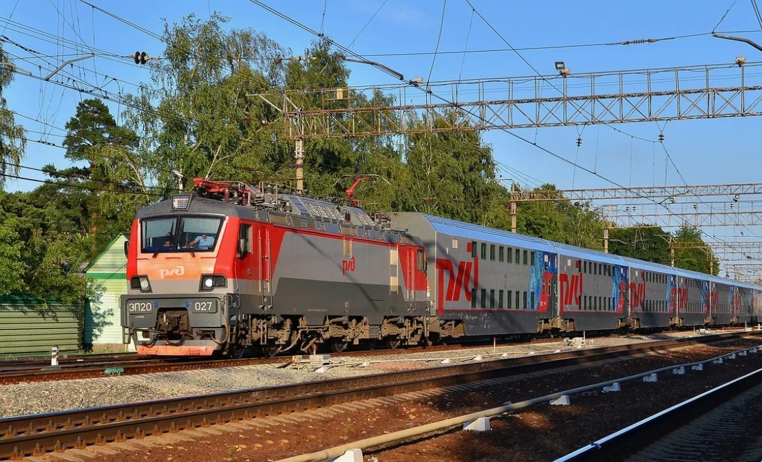 Двухэтажный поезд, автор снимка Денис Змеев