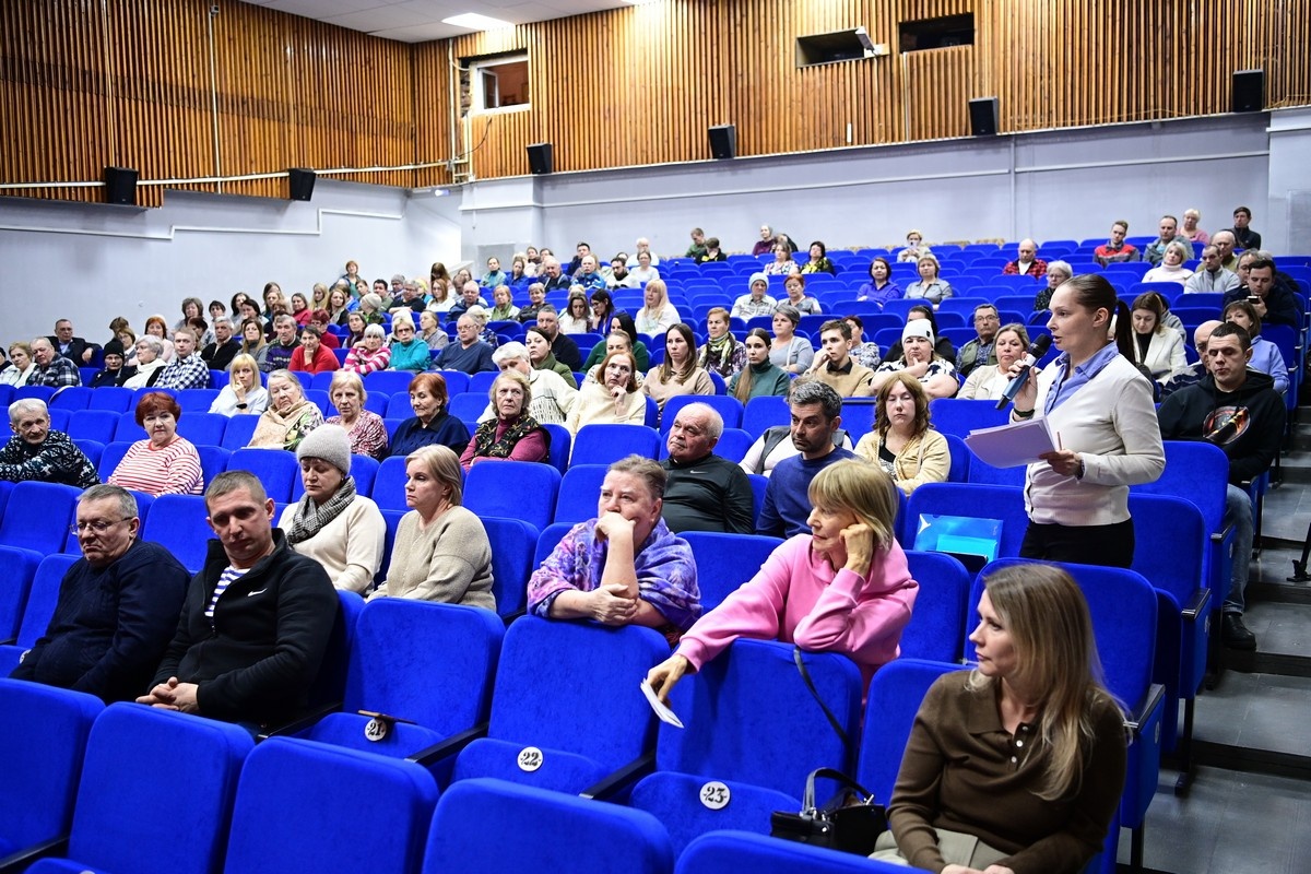    Глава Карелии встретился в жителями Питкярантского округа. Фото: «Республика»/Сергей Юдин