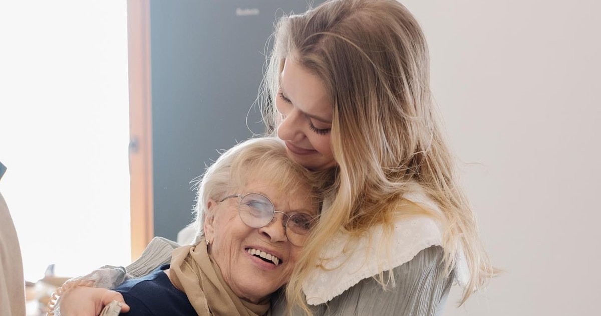 Анна Мышинская с бабушкой