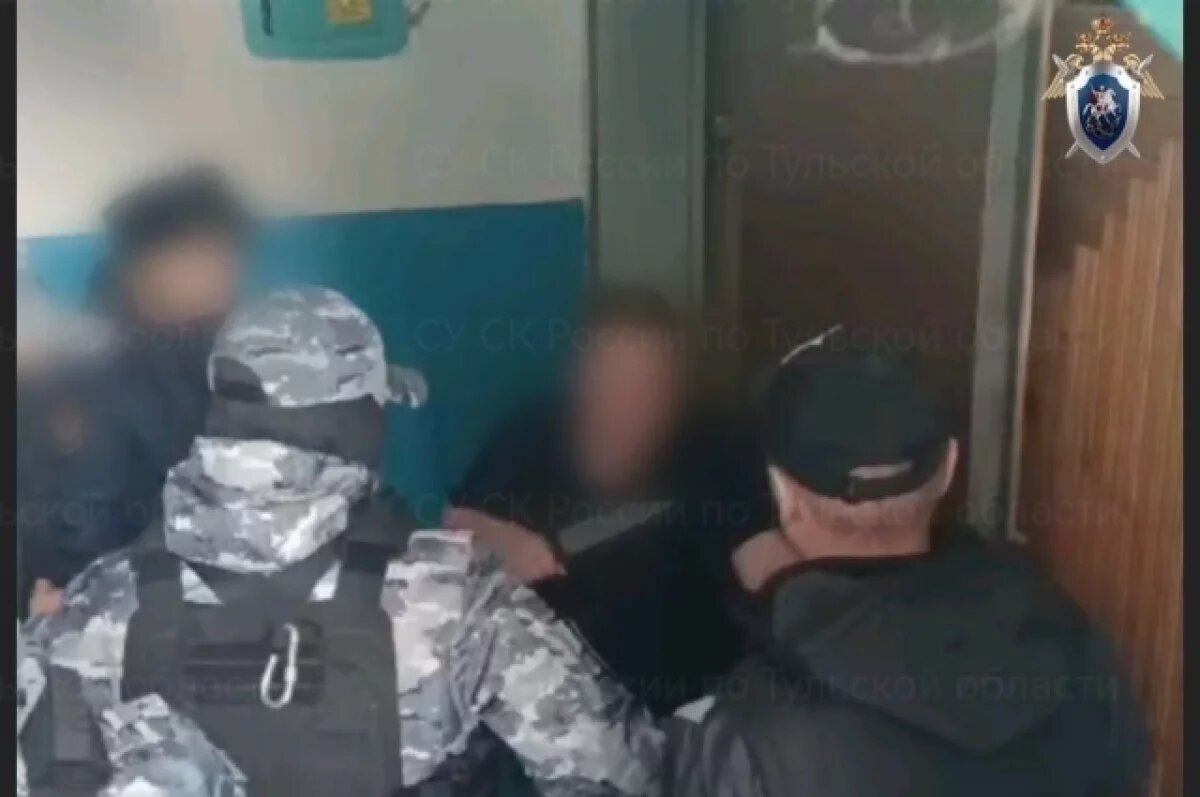    В Туле женщина с ножом совершила нападение на судебных приставов