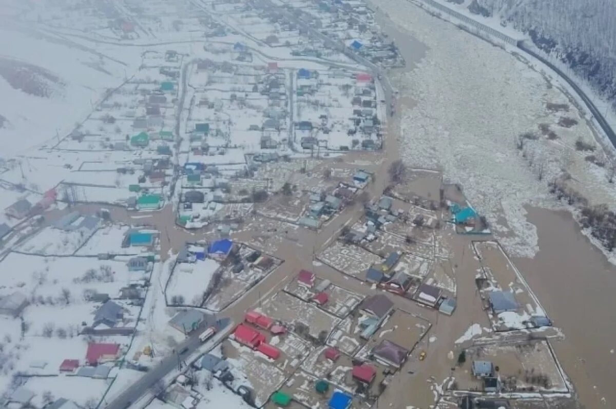    Несколько районов города Аша в Челябинской области затопило из-за паводка