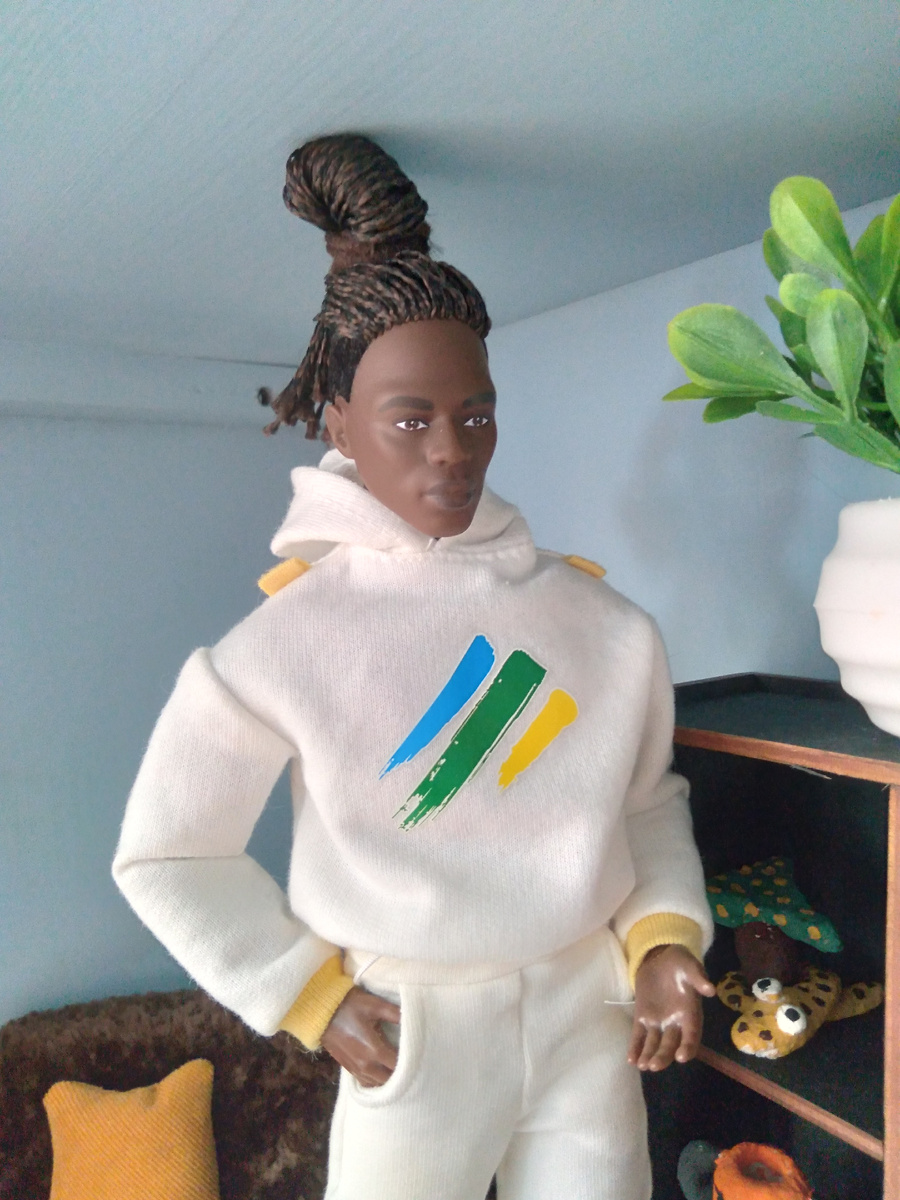 Обратите внимание на змея на полке. Я не нарочно, честное слово! 