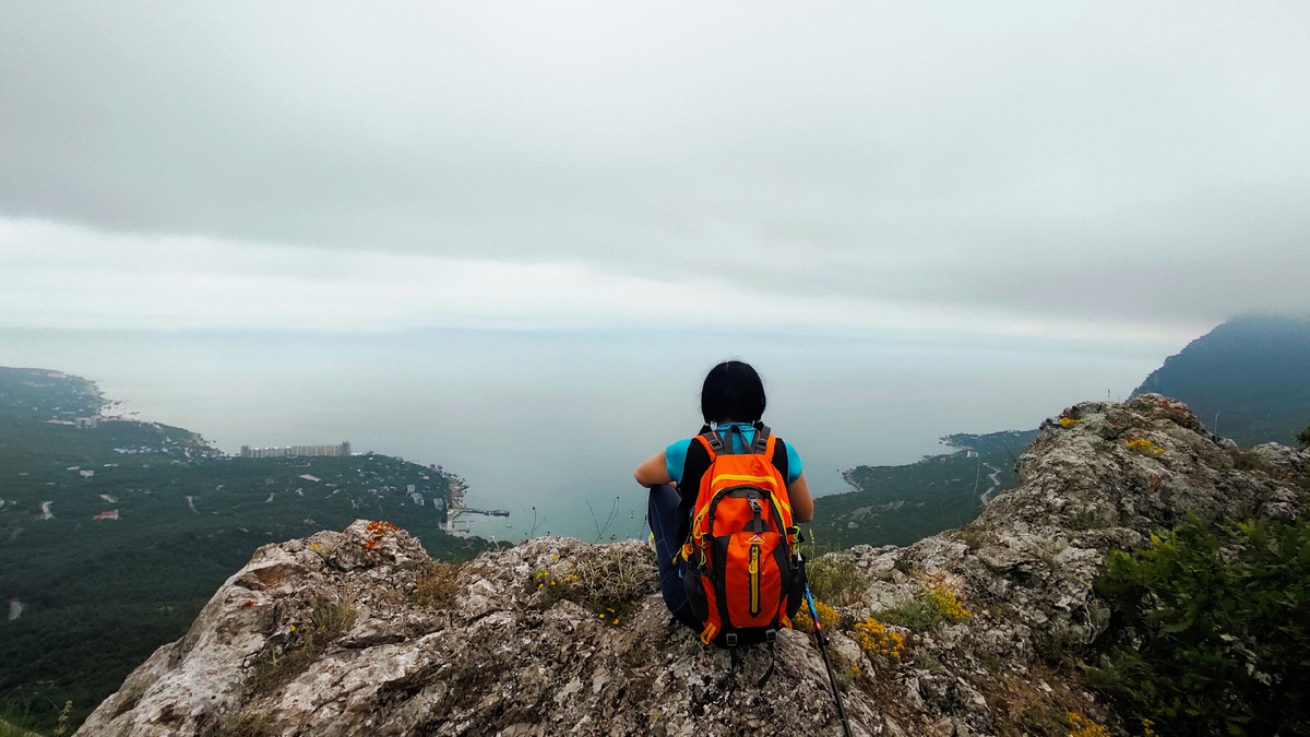 В ложе Ласпинско-Батилиманского амфитеатра, череда уютных бухточек и пляжей, большой Ласпинский пляж в глубине бухты
