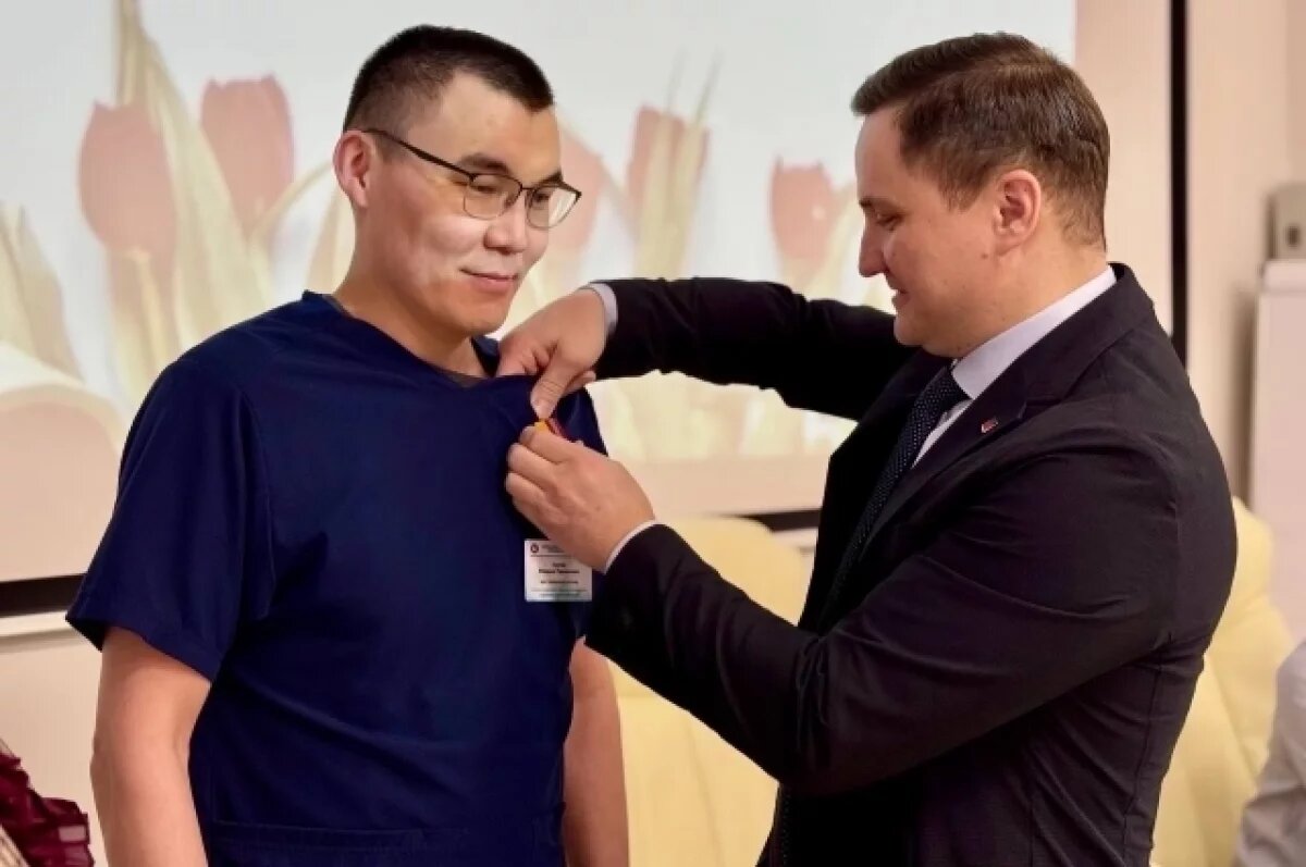    Мурманский травматолог награждён медалью за участие в СВО