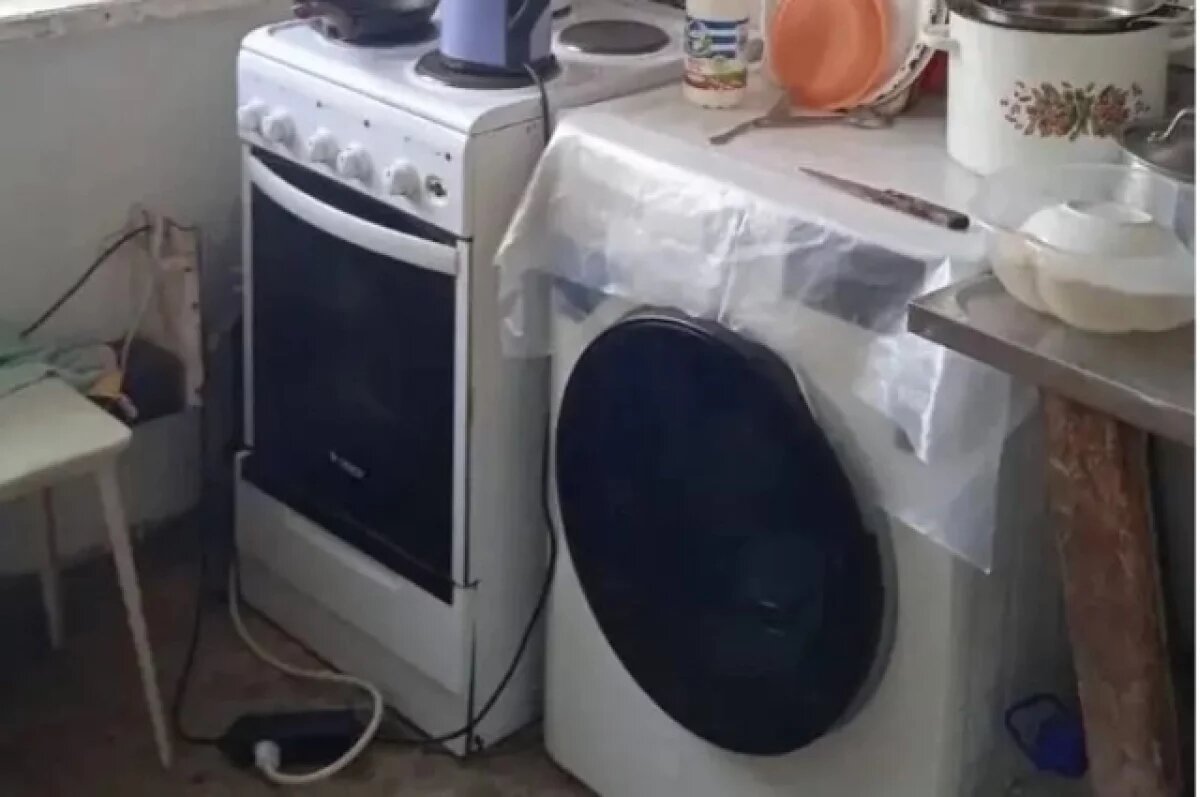    В Лесосибирске сын пытается выгнать из квартиры свою мать с двумя детьми