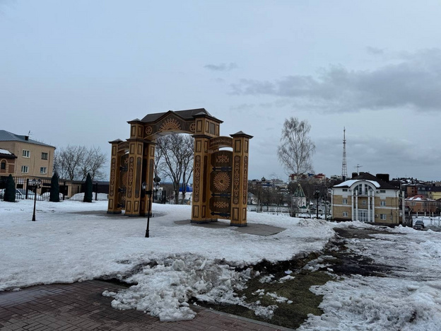    В администрации прокомментировали повреждение газона вблизи Спасского собора