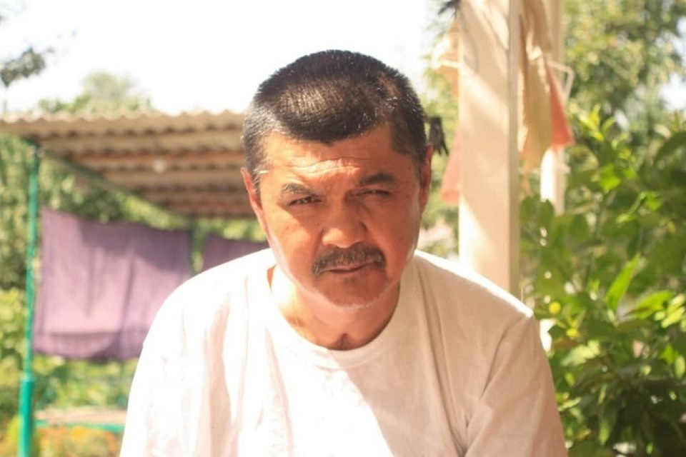    Юлдаш дома, в киргизском городе... Фото - архив семьи.