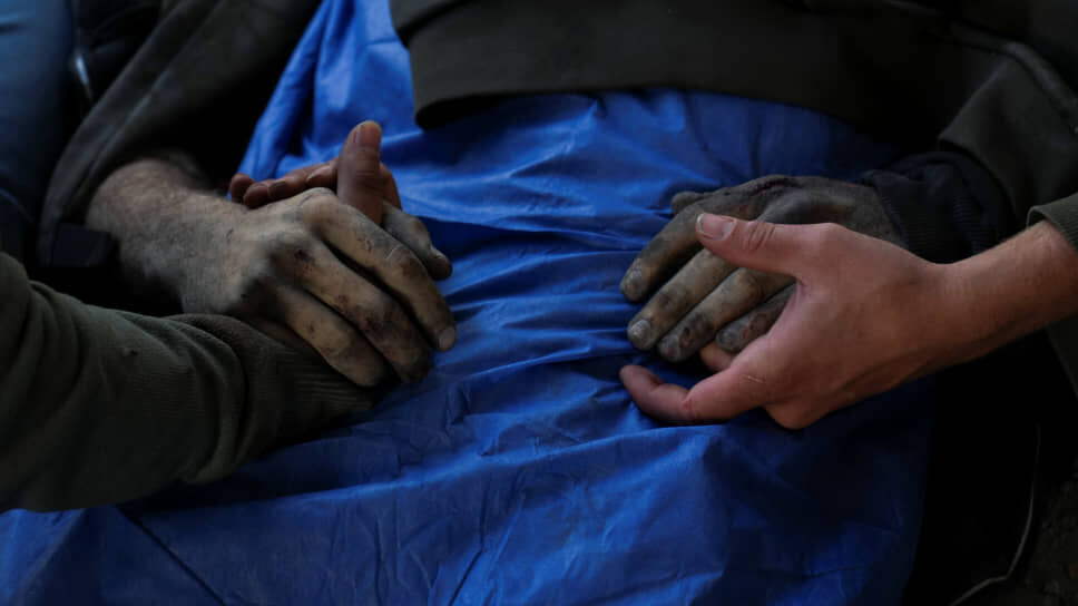 Погибший житель Газы в больнице Аль-Шифа.📷Фото: Abdel Karem Hanna / AP