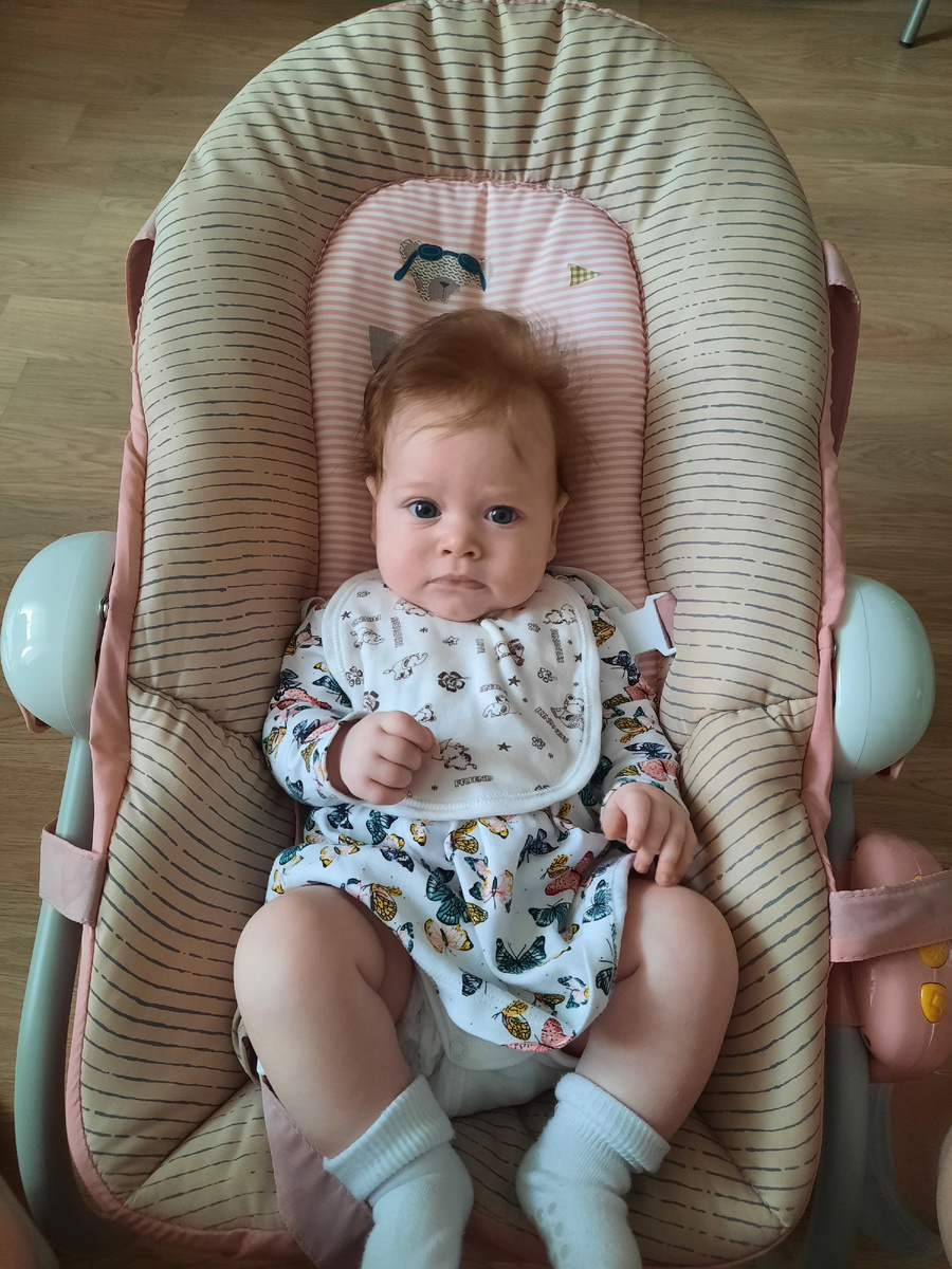 Готовится к приему пищи))