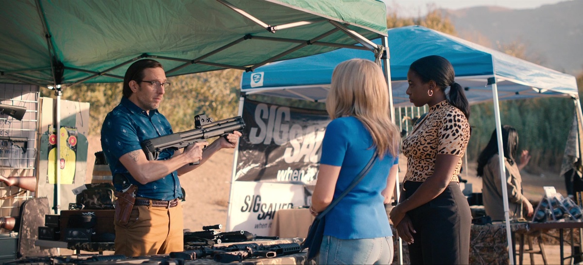 Две домохозяйки решили стать оружейными баронами и прикупить партию винтовок