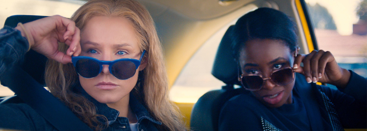 Кадр из фильма "Отчаянные аферистки"