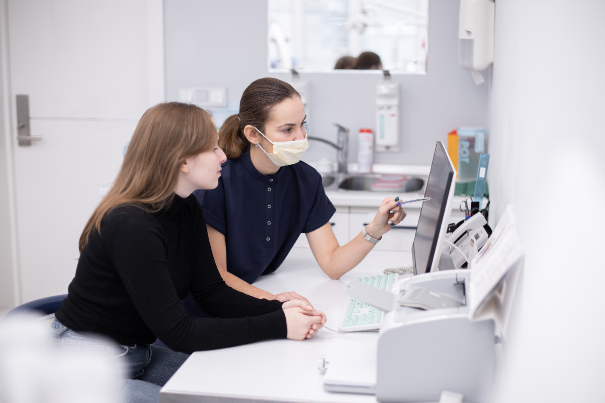 На консультации доктор поможет вам выбрать методику восстановления зуба.