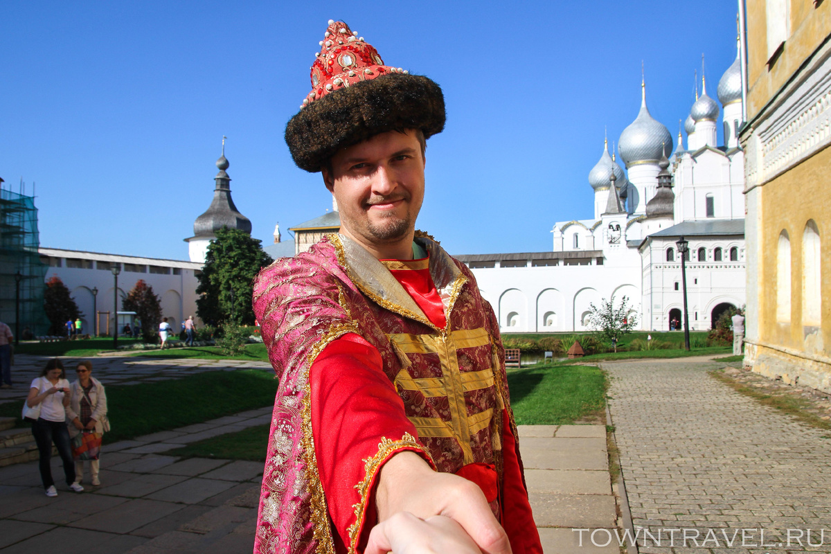 Золотое кольцо России: классика, которая никогда не надоест!Если вы еще не были на Золотом кольце, то 2025 год — идеальное время, чтобы исправить это. Маршрут включает в себя старинные города: Сергиев Посад, Переславль-Залесский, Ростов Великий, Ярославль, Кострома, Иваново, Суздаль и Владимир.

Почему это круто для семьи?

Много интересных музеев, где дети смогут узнать историю России в интерактивной форме.

Красивые пейзажи и уютные кафе с домашней кухней.

Короткие переезды между городами, так что дети не успеют заскучать.

Совет: Обязательно загляните в музей "Щурово городище" в Суздале, где можно почувствовать себя жителем древнерусского города.