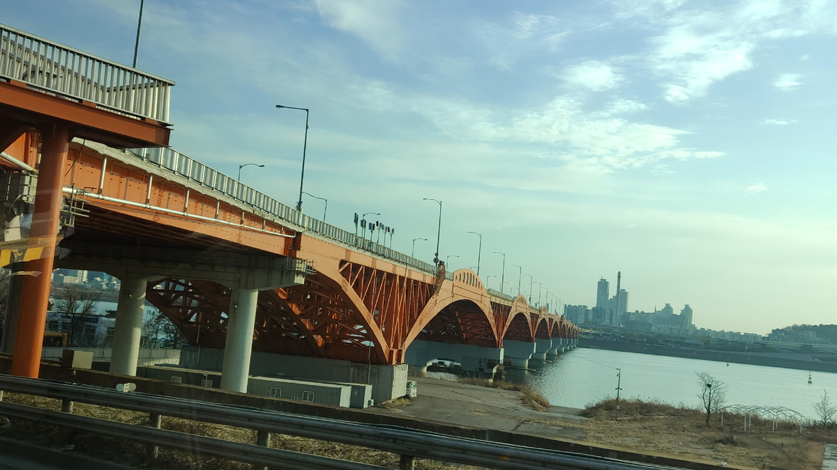 Трансфер из аэропорта. Подъезжаем к Сеулу.