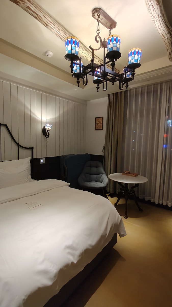 Кинг-сайз кровать, на которой спишь, как на облаке.