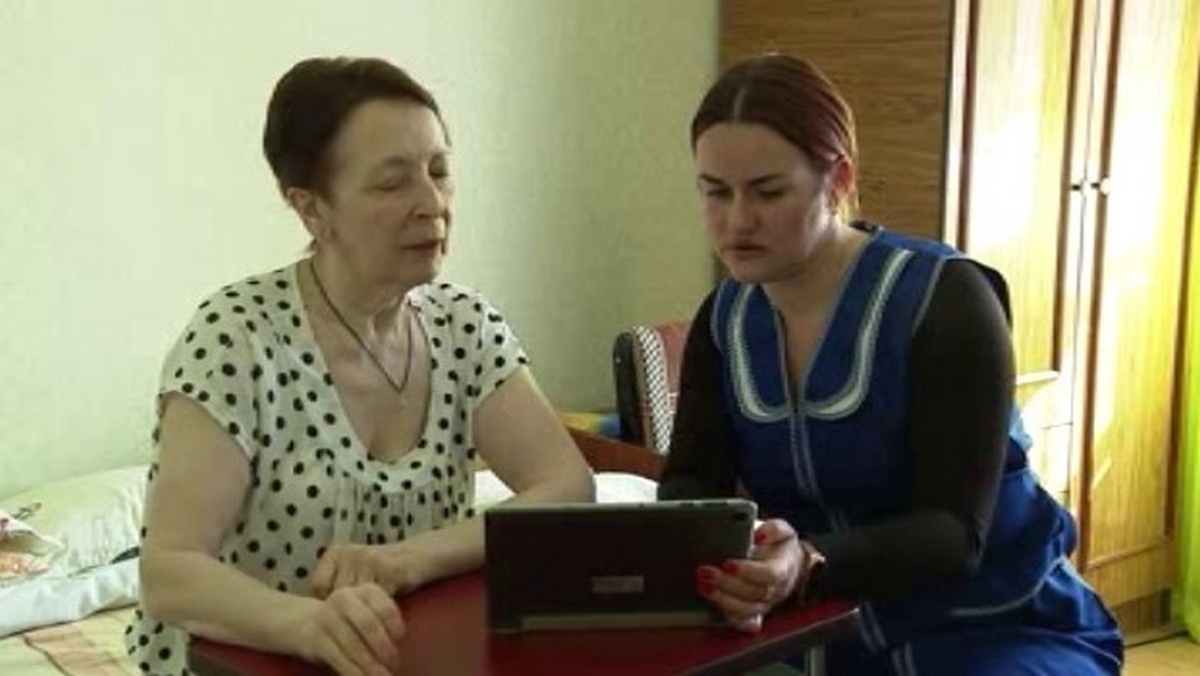    Помощь и забота: профессиональный праздник встречают около 7 тысяч соцработников Курской области