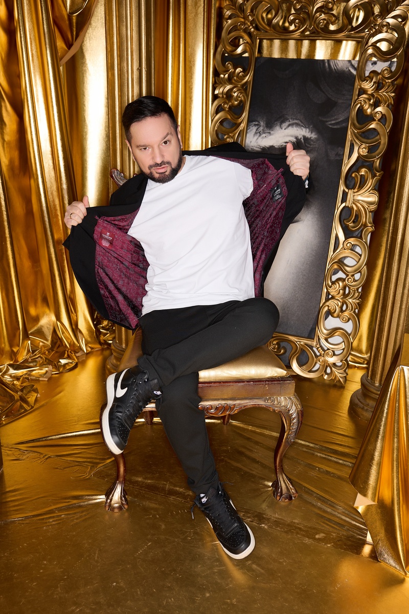 Актер, блоггер, ведущий Артур Базинян.