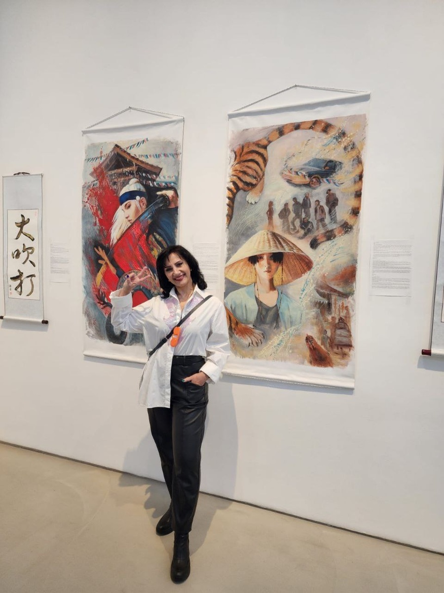 Мой диптих DAECHWITA и я в зале культурного центра Бонсанг на выставке "Встреча вместо расставанья"