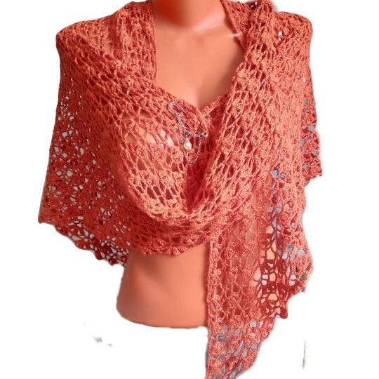 Треугольные шали крючком: уютный аксессуар на все случаи жизни