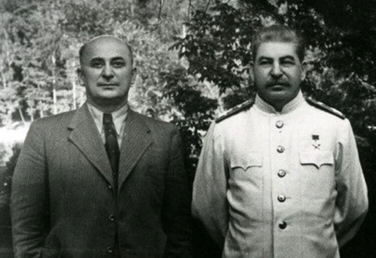 В августе 45-го, после атомной бомбардировки американцами Хиросимы и Нагасаки, Сталин поставил Лаврентия Палыча на Атомный проект