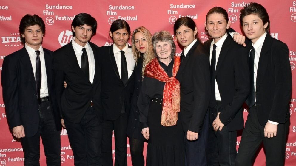 Взрослые дети со своей мамой на премьере фильма о их жизни в детстве