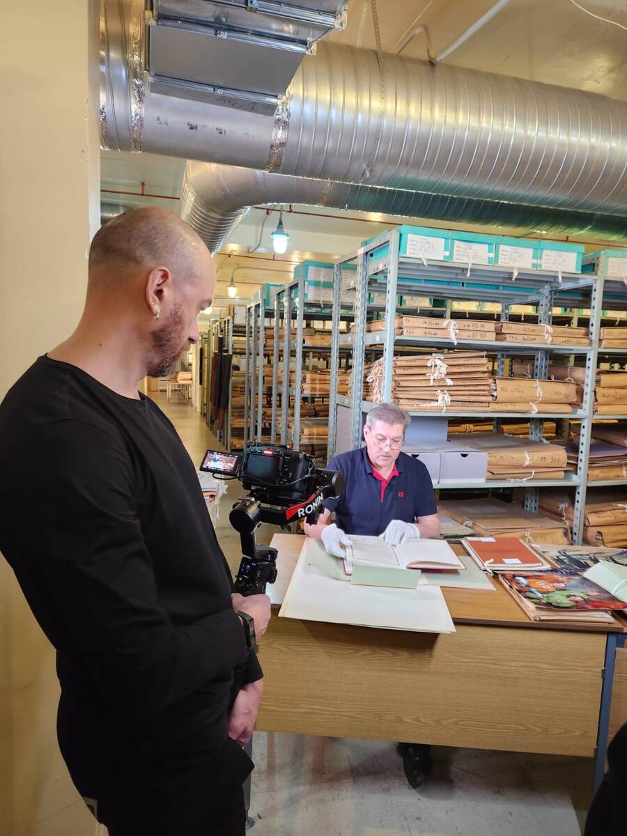 В архивохранилище РГАНТД во время съемок фильма из цикла «Рассекреченная история»