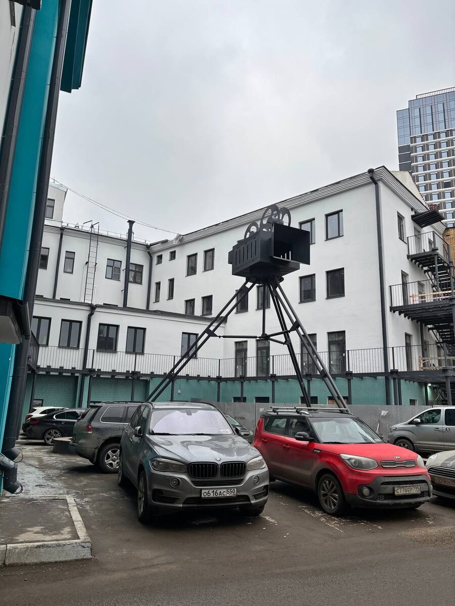     Здесь находился вход в съемочный павильон. Фото: sibnovosti.ru