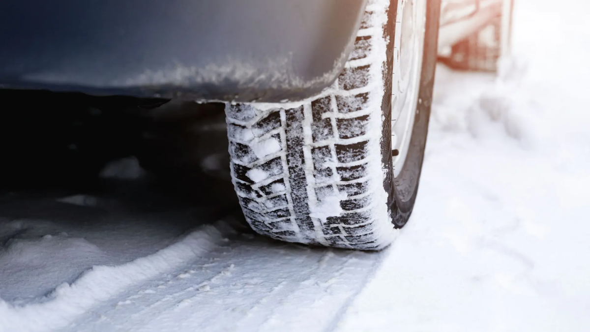    На Ямал вернулась зима: движение по дорогам и зимникам частично разрешено