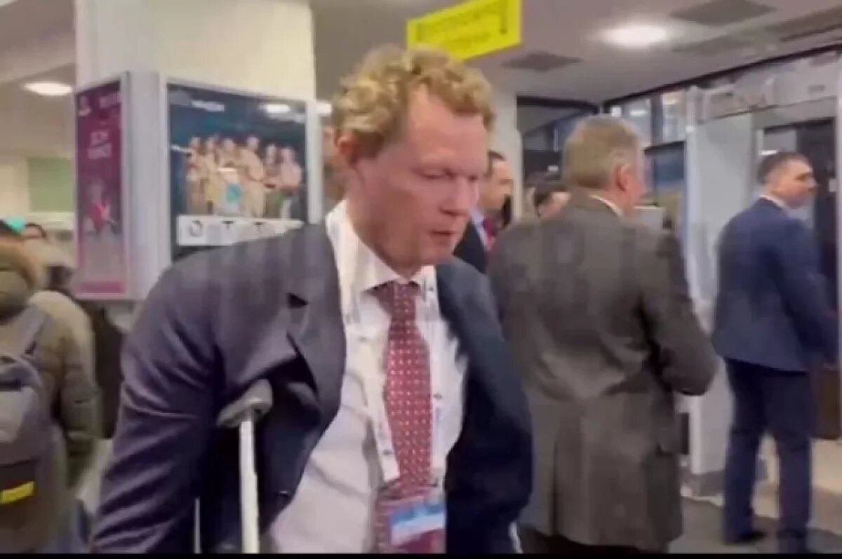    Глава ФНС Егоров пришёл на съезд РСПП на костылях