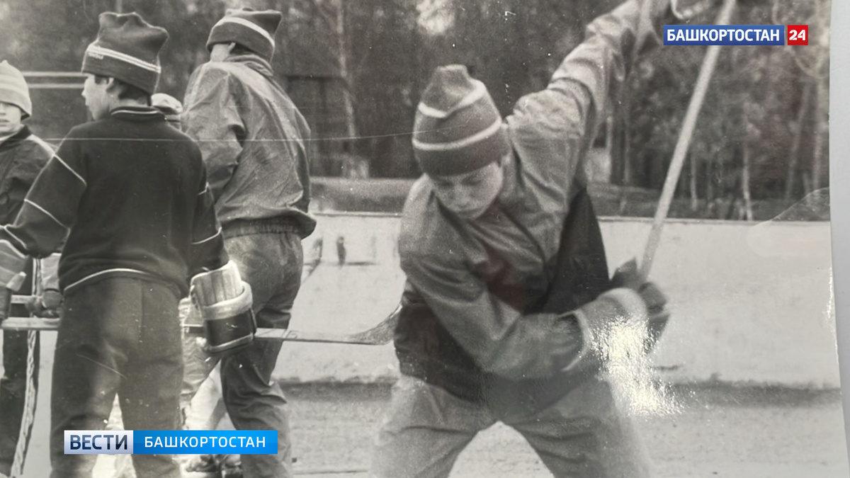    Известный хоккеист, воспитанник ХК «Салават Юлаев» Николай Заварухин отмечает 50-летний юбилей