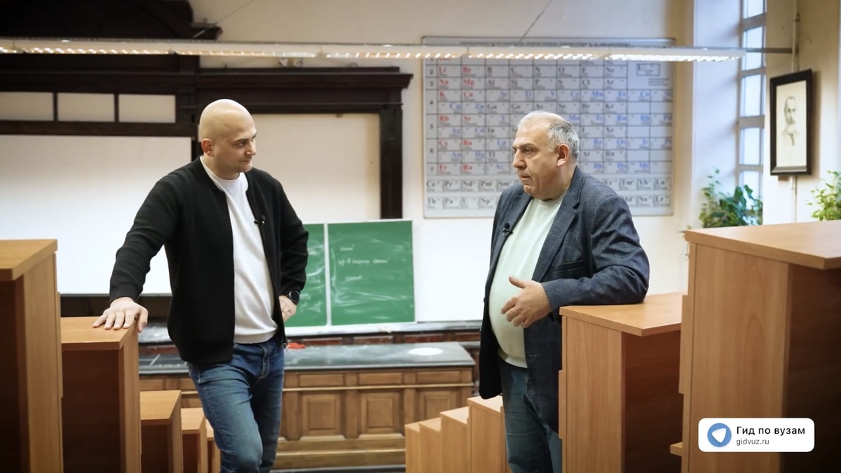 Интервью в Санкт-Петербургском государственном технологическом институте (СПбГТИ (ТУ)): справа – декан факультета химической и биотехнологии, к.т.н., Марк Шамцян, слева – главный редактор СМИ «Гид по вузам», к.п.н., Роман Гетц.

