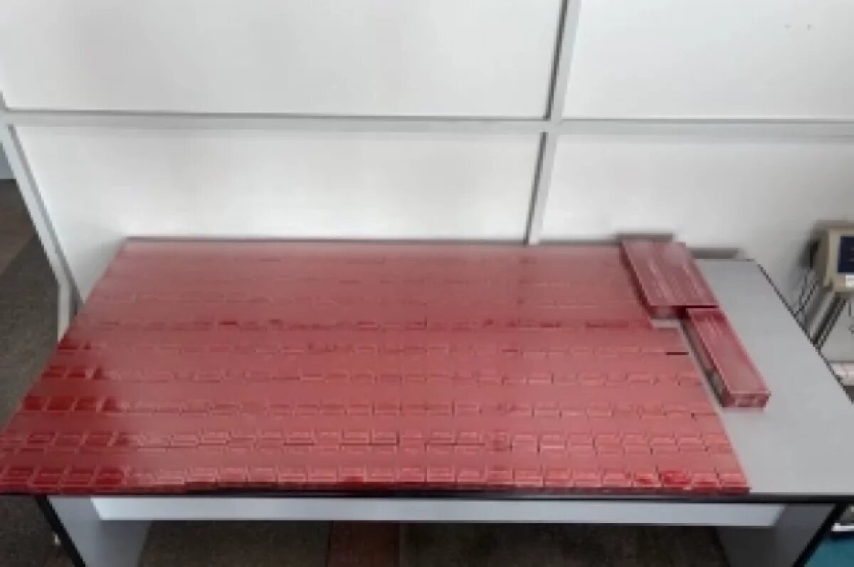    Иркутские таможенники изъяли у иностранцев 7,6 тысяч сигарет из Китая