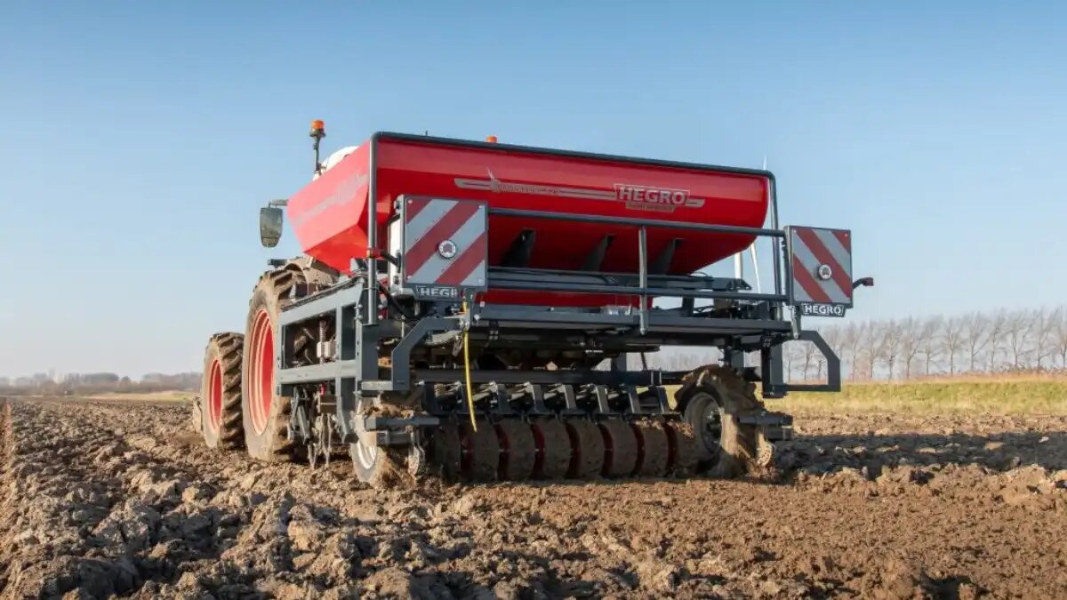 Фото: Якко ван Эркеленс / trekkeronline.nl
Новый агрегат HeGro Onionmaster 2.25 для посадки лука