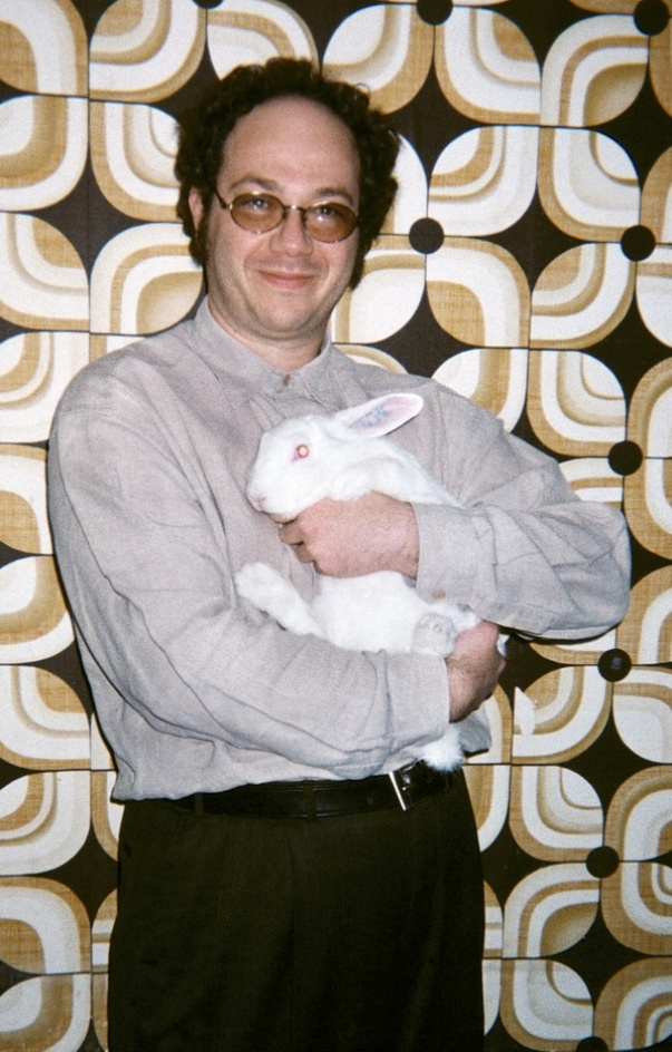 Посмотрите какой довольный 😁