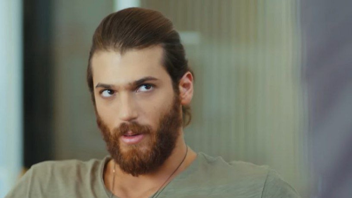    Турецкий актёр Джан Яман в Москве. Кадр из сериала «Ранняя пташка».