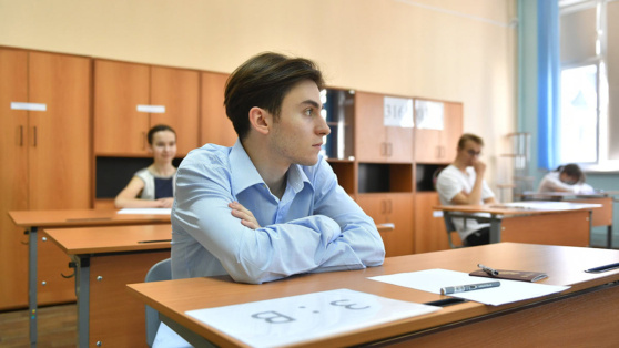    Сдать ОГЭ только по 2 предметам смогут выпускники 9-х классов в трех регионах РФ ©Киселев Сергей / Агентство «Москва»