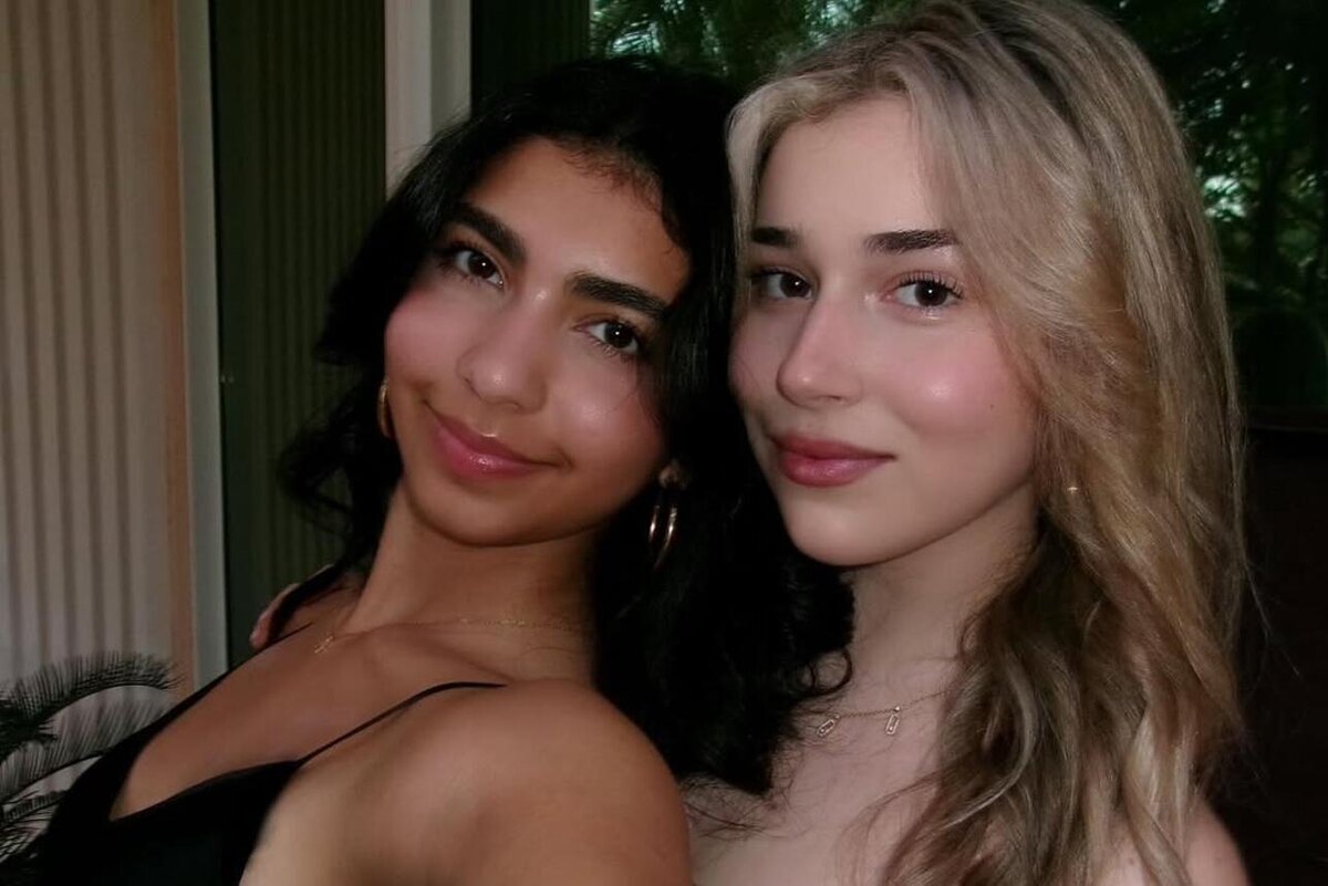    Дочь Алсу с подругой Социальные сети