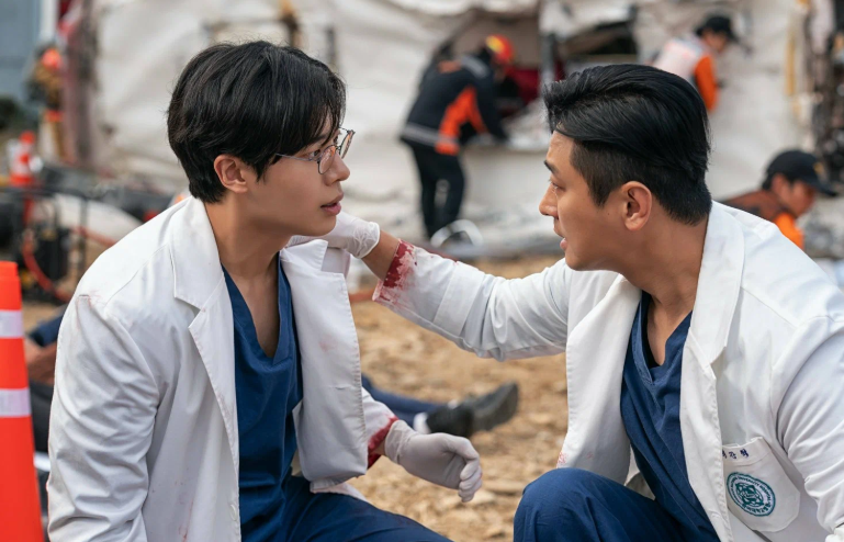 Фрагмент из сериала "Травматологический центр"