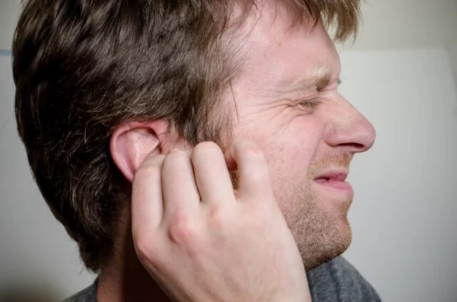    К чему чешется правое ухо?