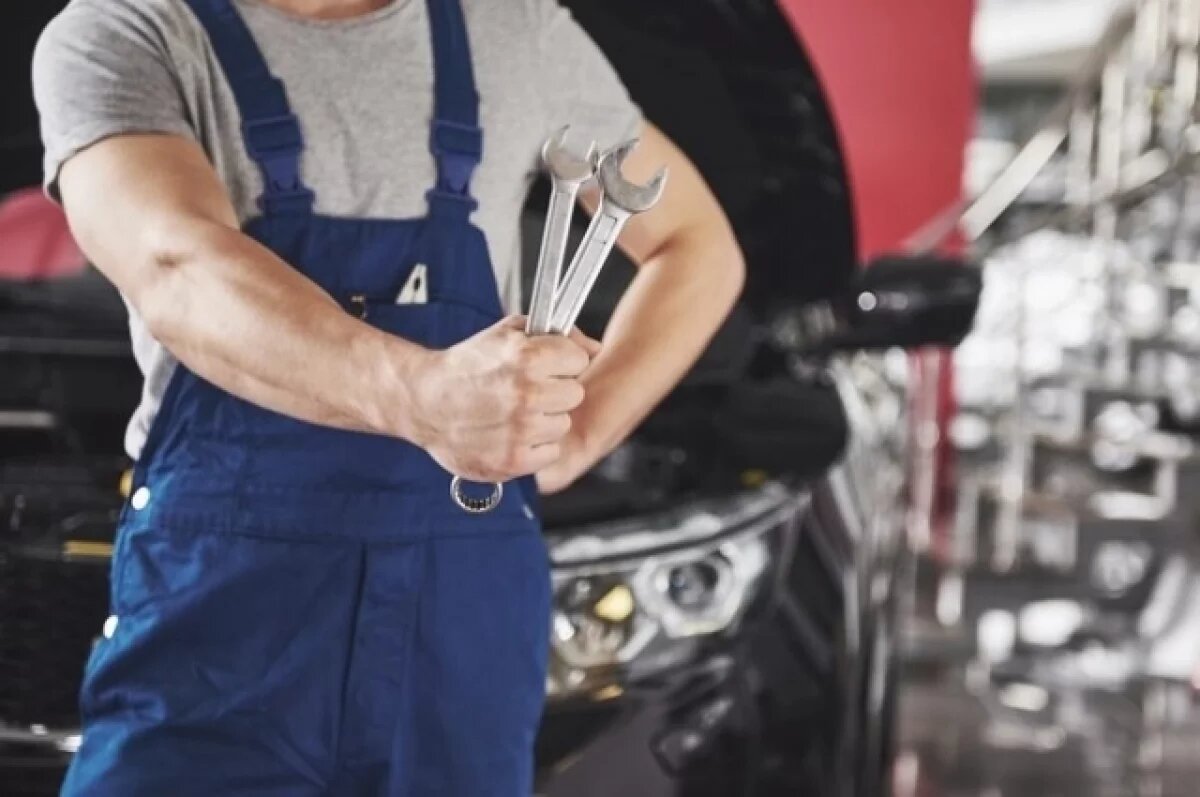    Мошенники обманули омского таксиста, лишившегося машины и денег на СТО