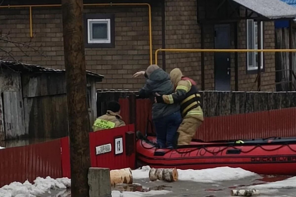    «Затопило машины, дома и собак»: челябинский город Аша страдает от паводка