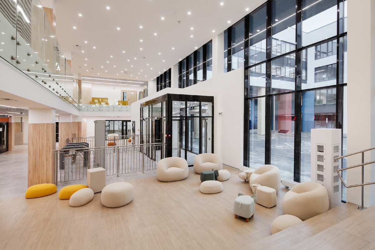 Холл с амфитеатром. Фото: ИСГ МАВИС