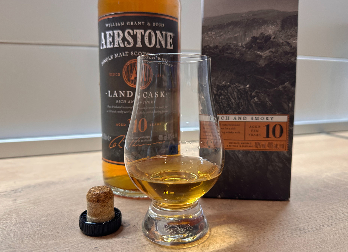 Цвет насыщенный, но без изысков.