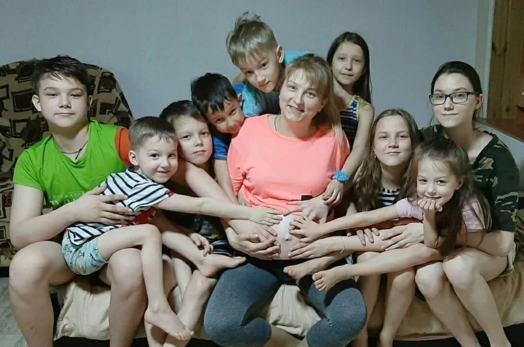 Десятый в пузе карапуз. Это ОН мне после полутора ванильно-зефирных лет (не зря я сладкое не люблю 😁) ту мать покажет, что кузькина ангелом обернётся.